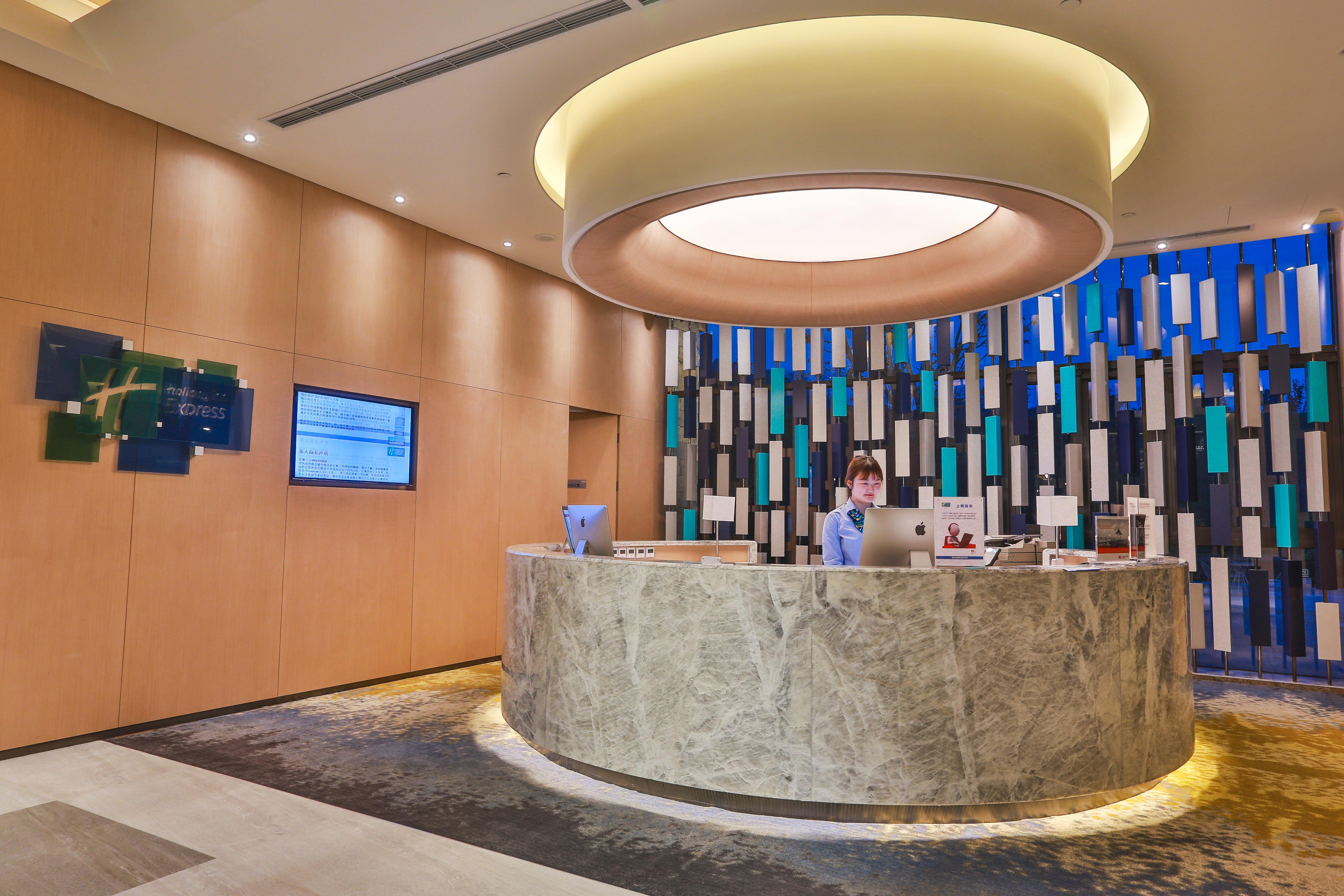Holiday Inn Express Emei Mountain By Ihg Emeishan Εξωτερικό φωτογραφία