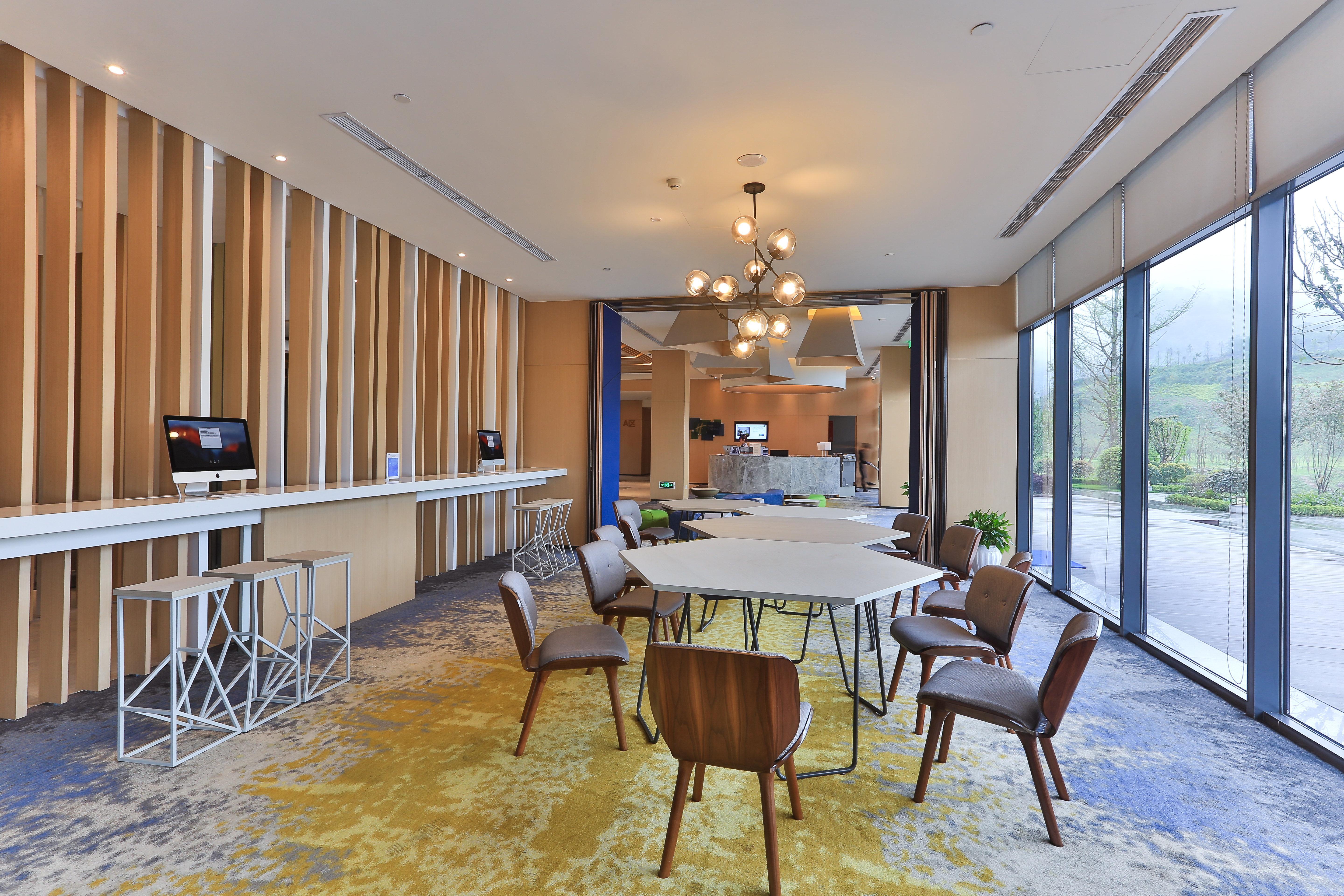 Holiday Inn Express Emei Mountain By Ihg Emeishan Εξωτερικό φωτογραφία