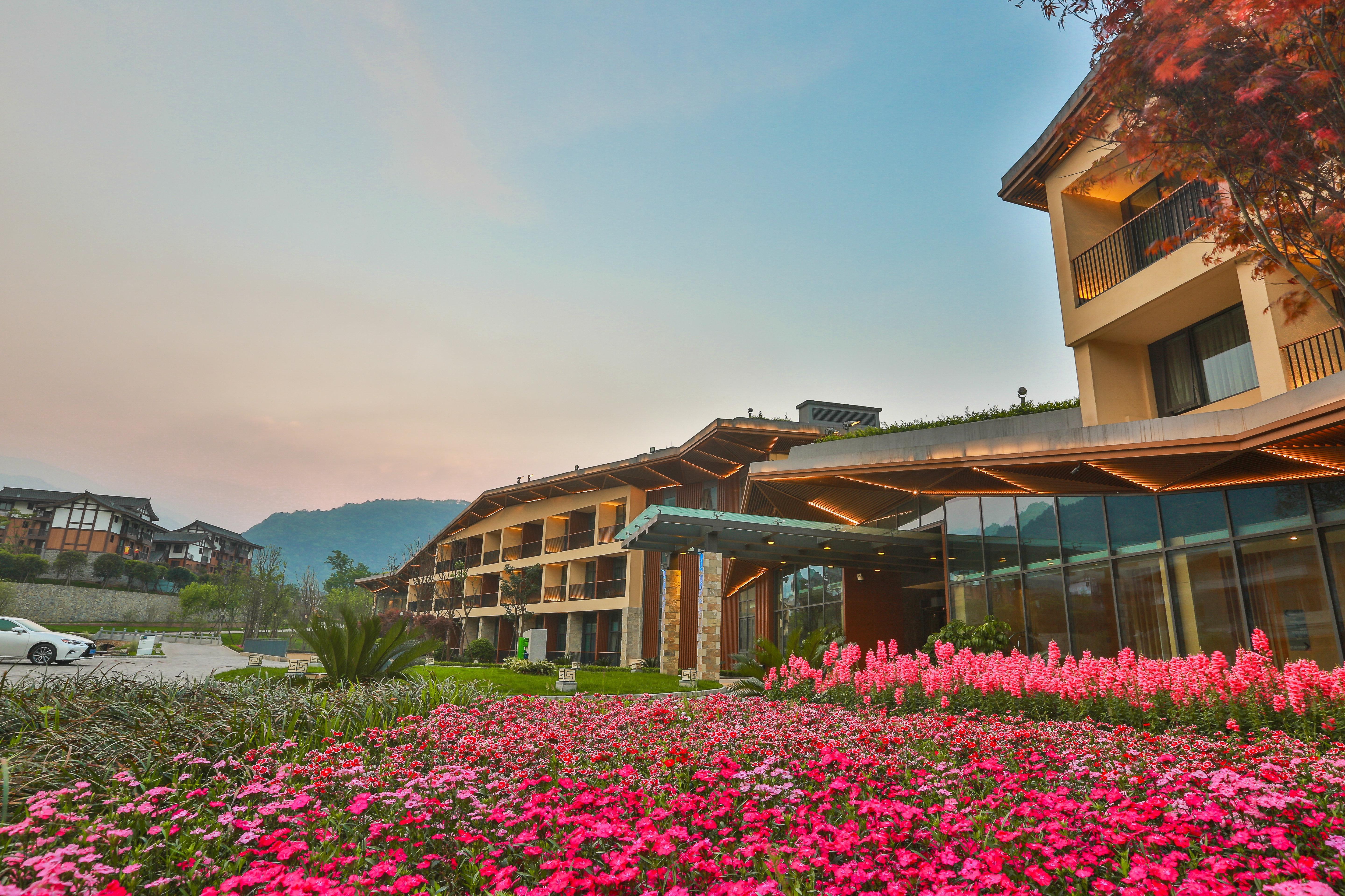 Holiday Inn Express Emei Mountain By Ihg Emeishan Εξωτερικό φωτογραφία