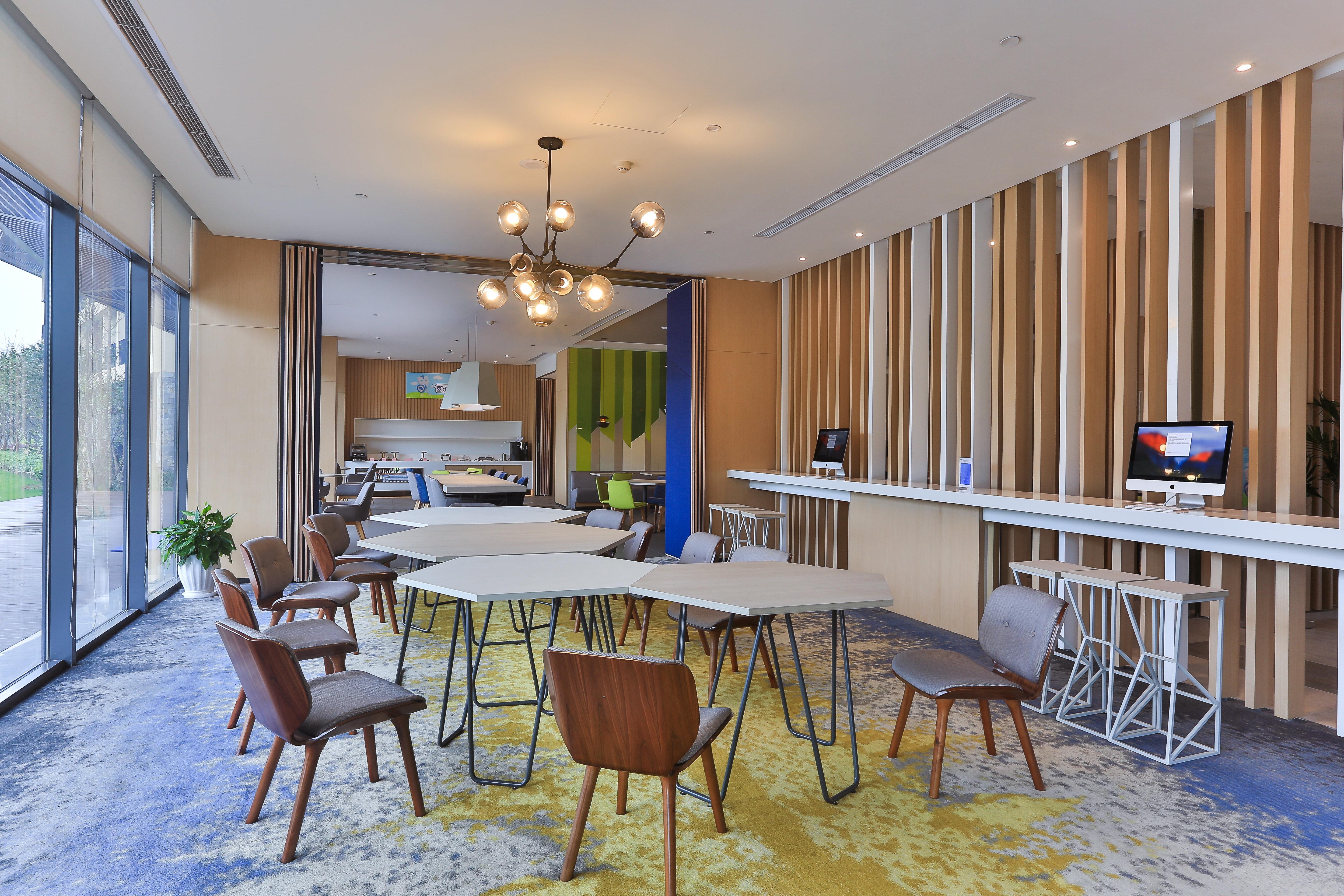 Holiday Inn Express Emei Mountain By Ihg Emeishan Εξωτερικό φωτογραφία