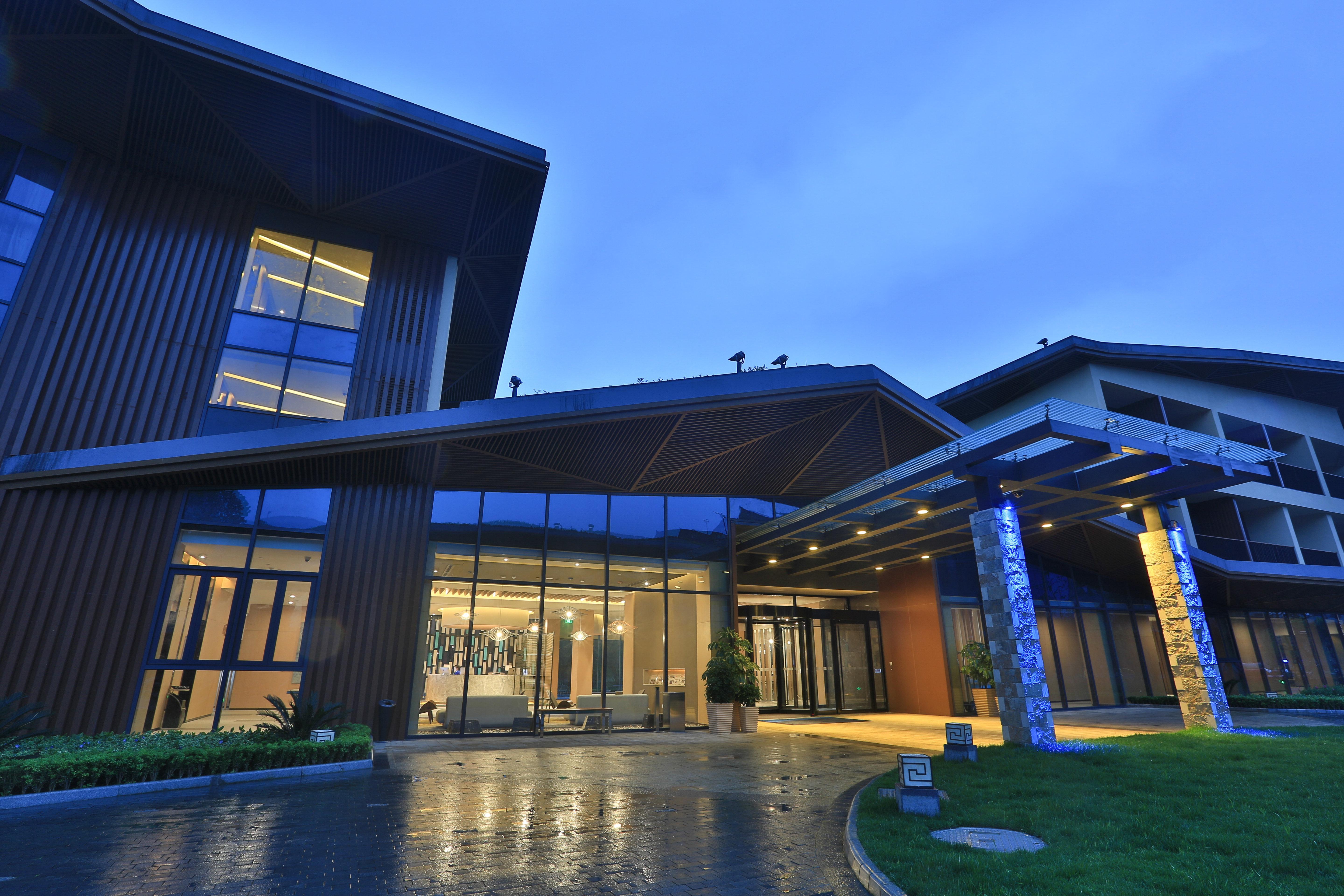 Holiday Inn Express Emei Mountain By Ihg Emeishan Εξωτερικό φωτογραφία