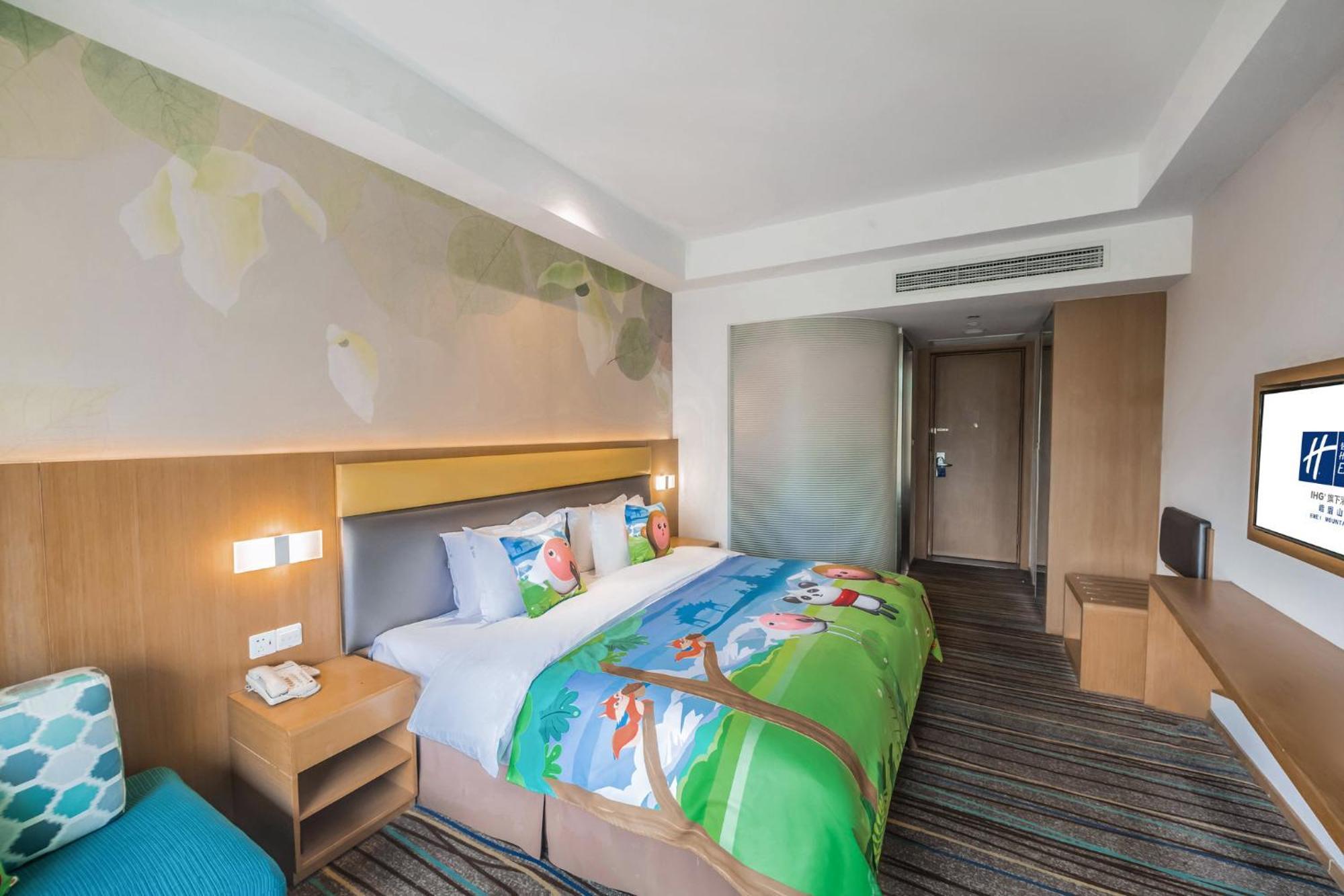 Holiday Inn Express Emei Mountain By Ihg Emeishan Εξωτερικό φωτογραφία