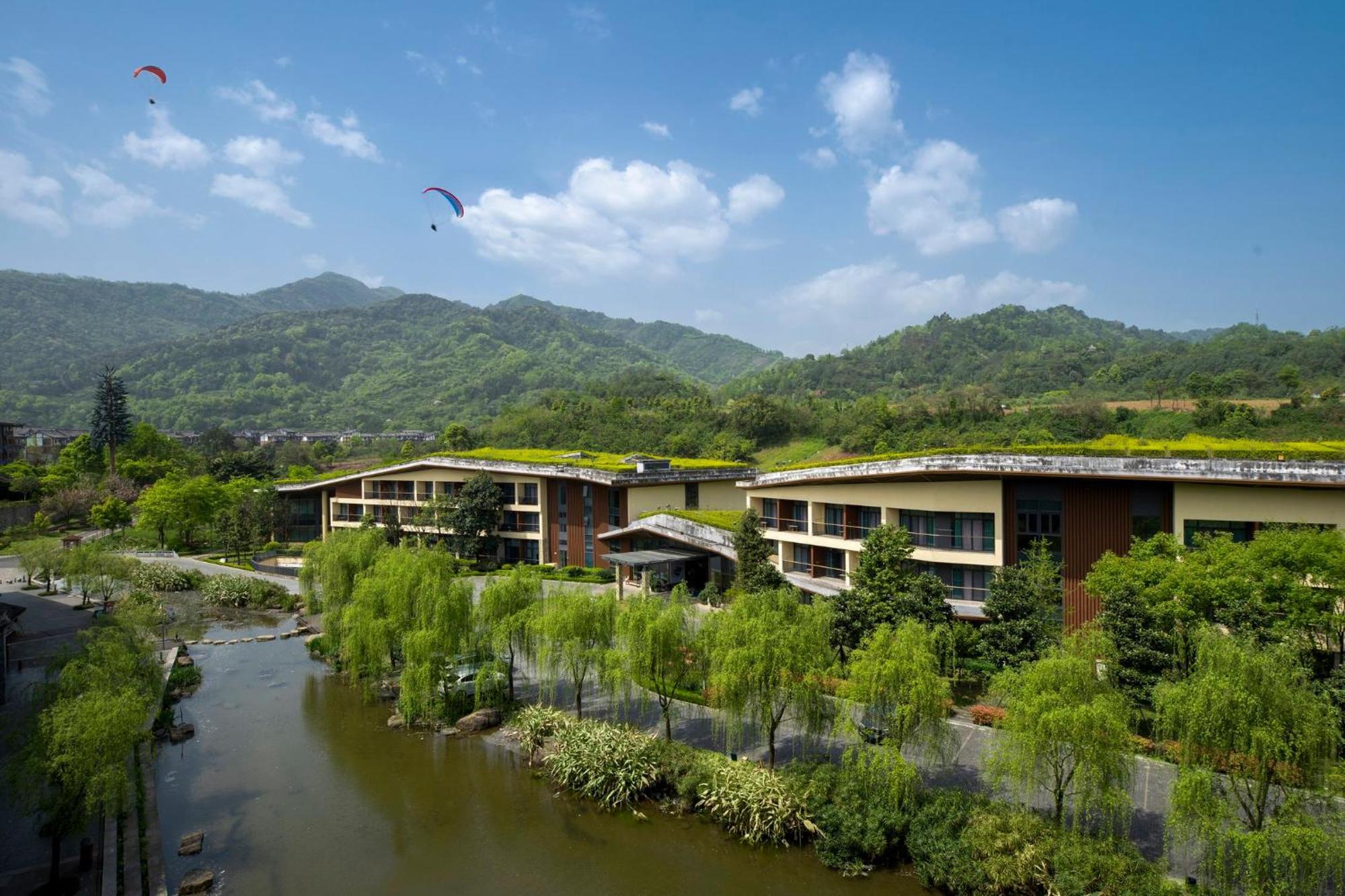 Holiday Inn Express Emei Mountain By Ihg Emeishan Εξωτερικό φωτογραφία